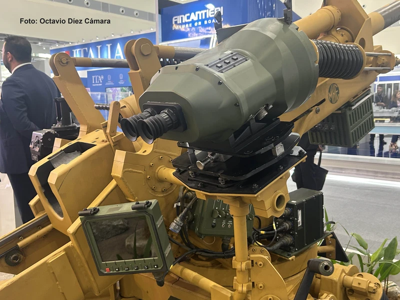 La principal novedad de la ltima versin del Boran es este mdulo optrnico asociado al conjunto FDS que facilita la puntera y el tiro. 